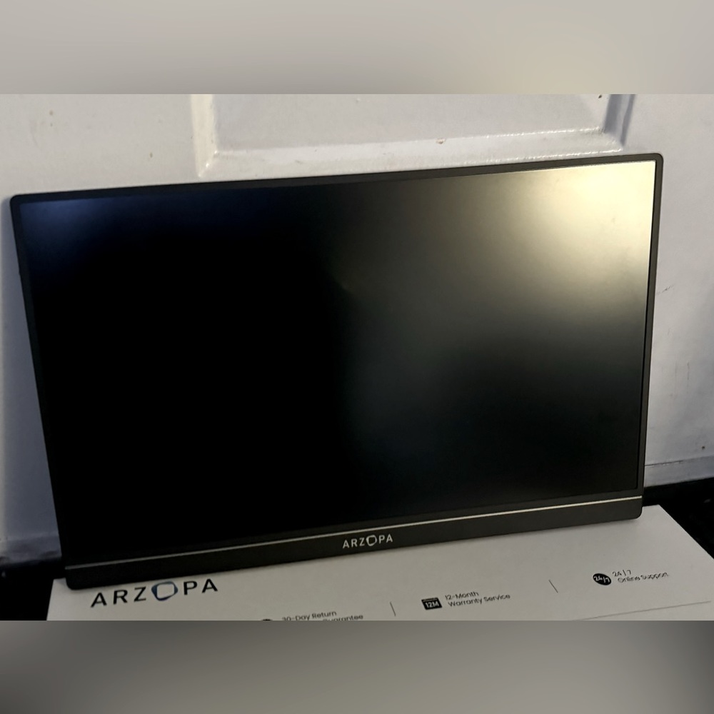 15.6" PORTABLE MONITOR W/ MAGNETIC SMART COVER - MATTE BLACK